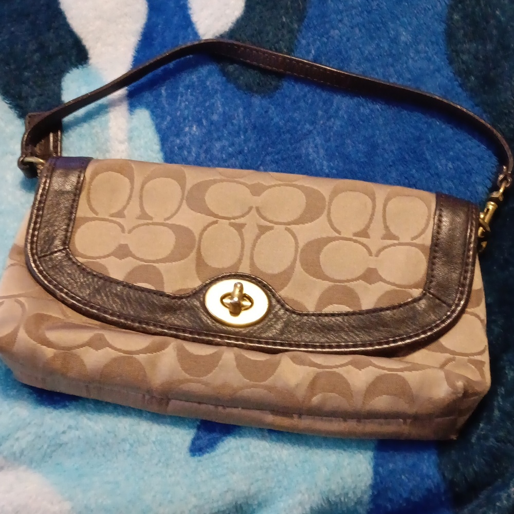 Coach Wristlet Last Chance Sale